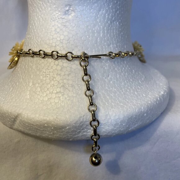 Cream Flowers Rhinestone Center Gold Tone Backing 15 In Necklace and Earrings - Picture 4 of 10